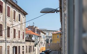 Apartments Nesatcium Pula